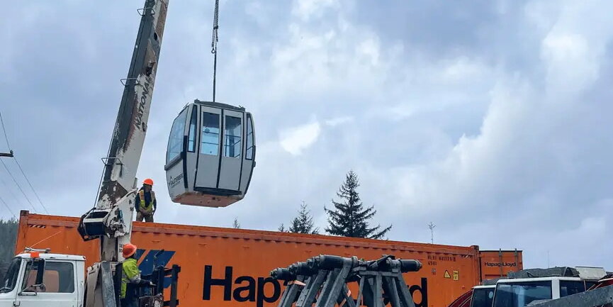 Az osztrák kabinokat kirakodják az alaszkai síterepen (Kép: Eaglecrest Ski Area)