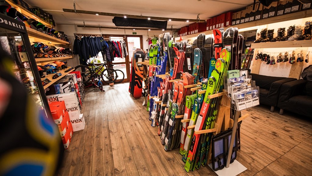 A Freeride Club síműhely címe: 1112 Budapest, Vöcsök utca 1129/75