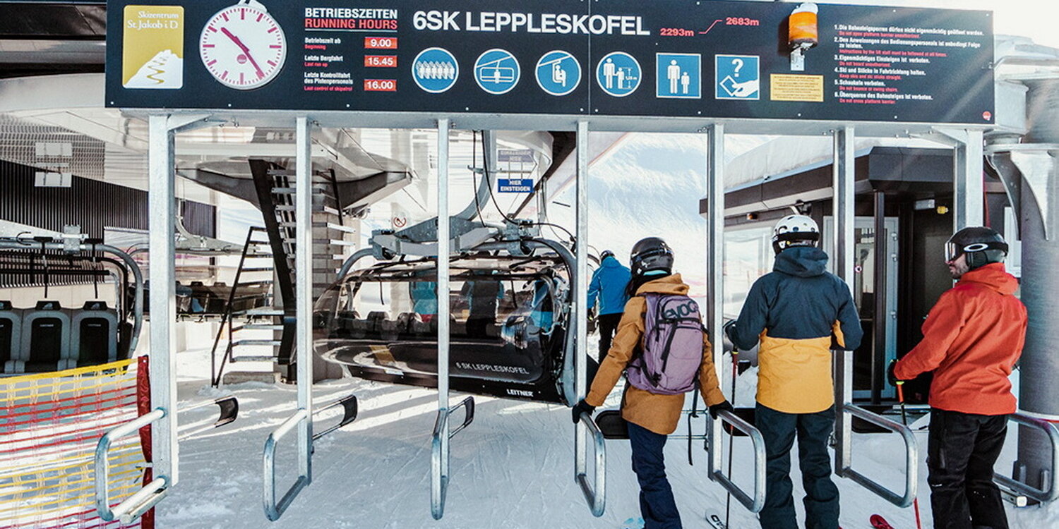 Kizárólag fekete pályákat szolgál ki a hatüléses