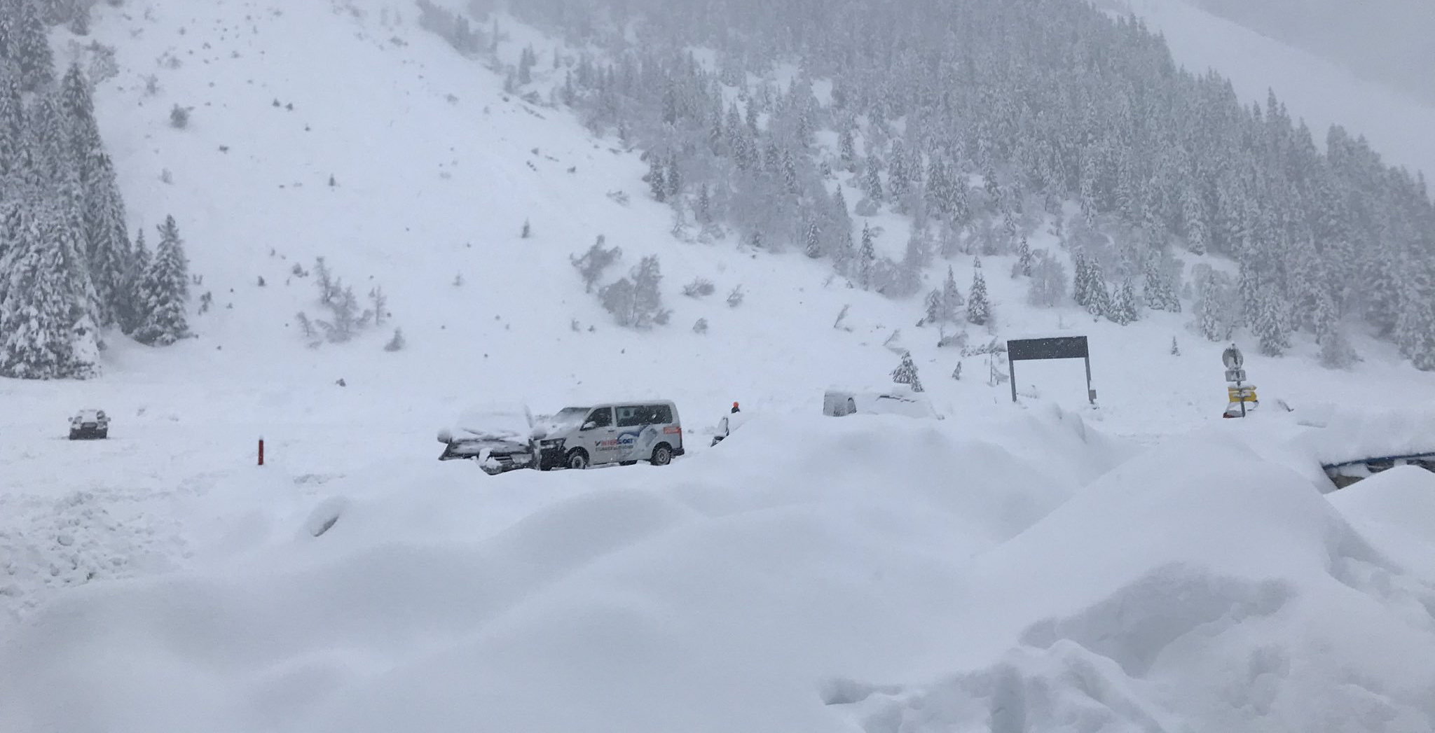 Lavina nyomai a Stubai-völgyben tegnap (Kép: Angelika Nörr / Twitter)
