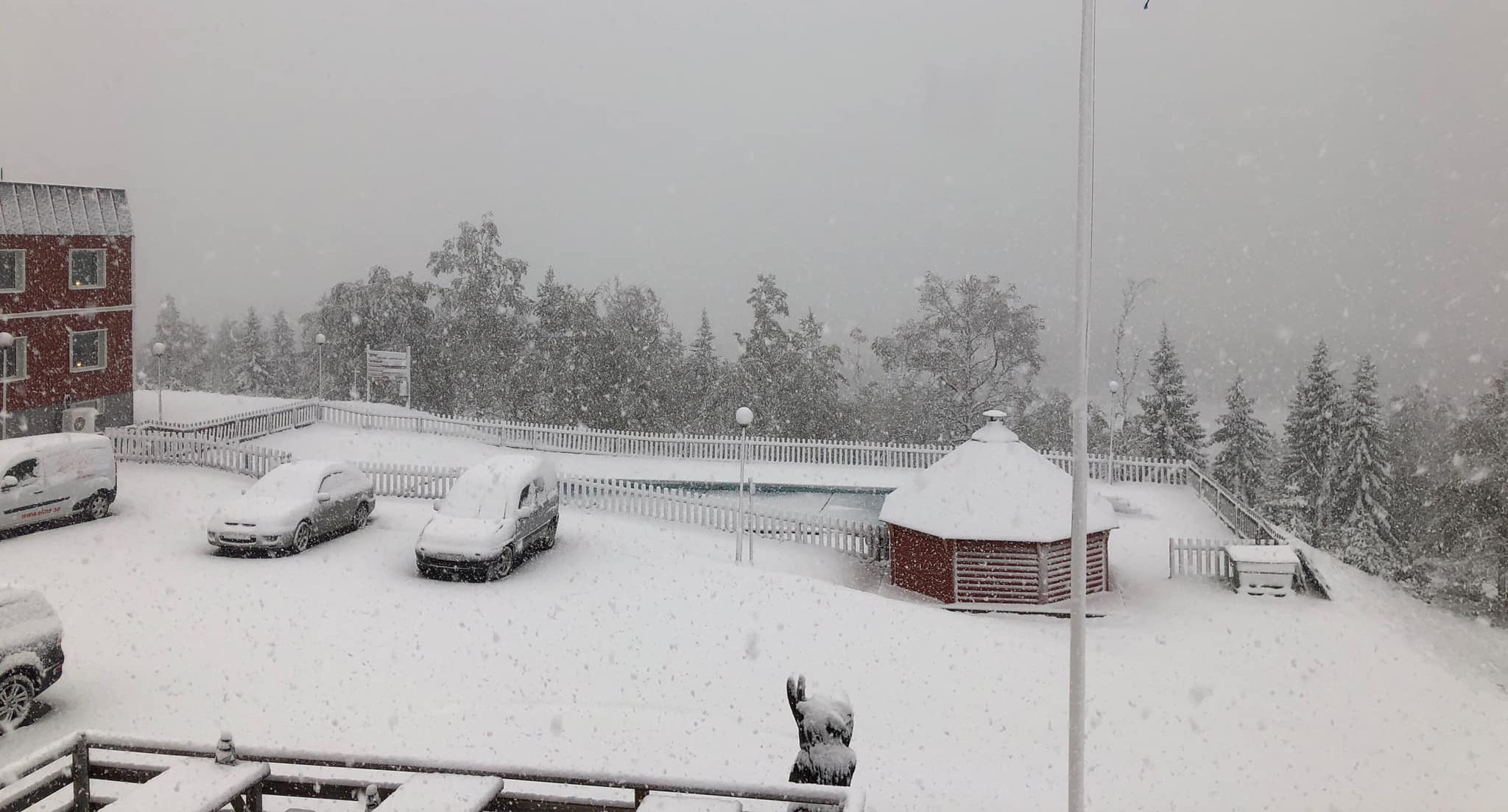 Itt 20 éve nem havazott ilyen korán (Kép: Långbergets Sporthotell / Facebook)