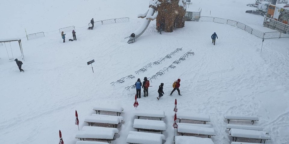 Stubaion már délelőtt 33 cm friss hó esett - fotó: Stubaier Gletscherbahnen (Facebook)