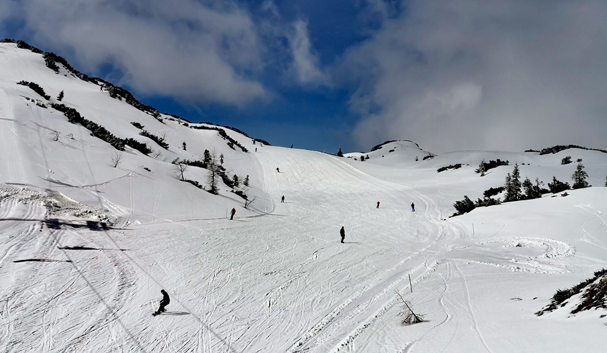 Vogel május 8-án. Tegnap még 100 cm volt a természetes hóvastagság.