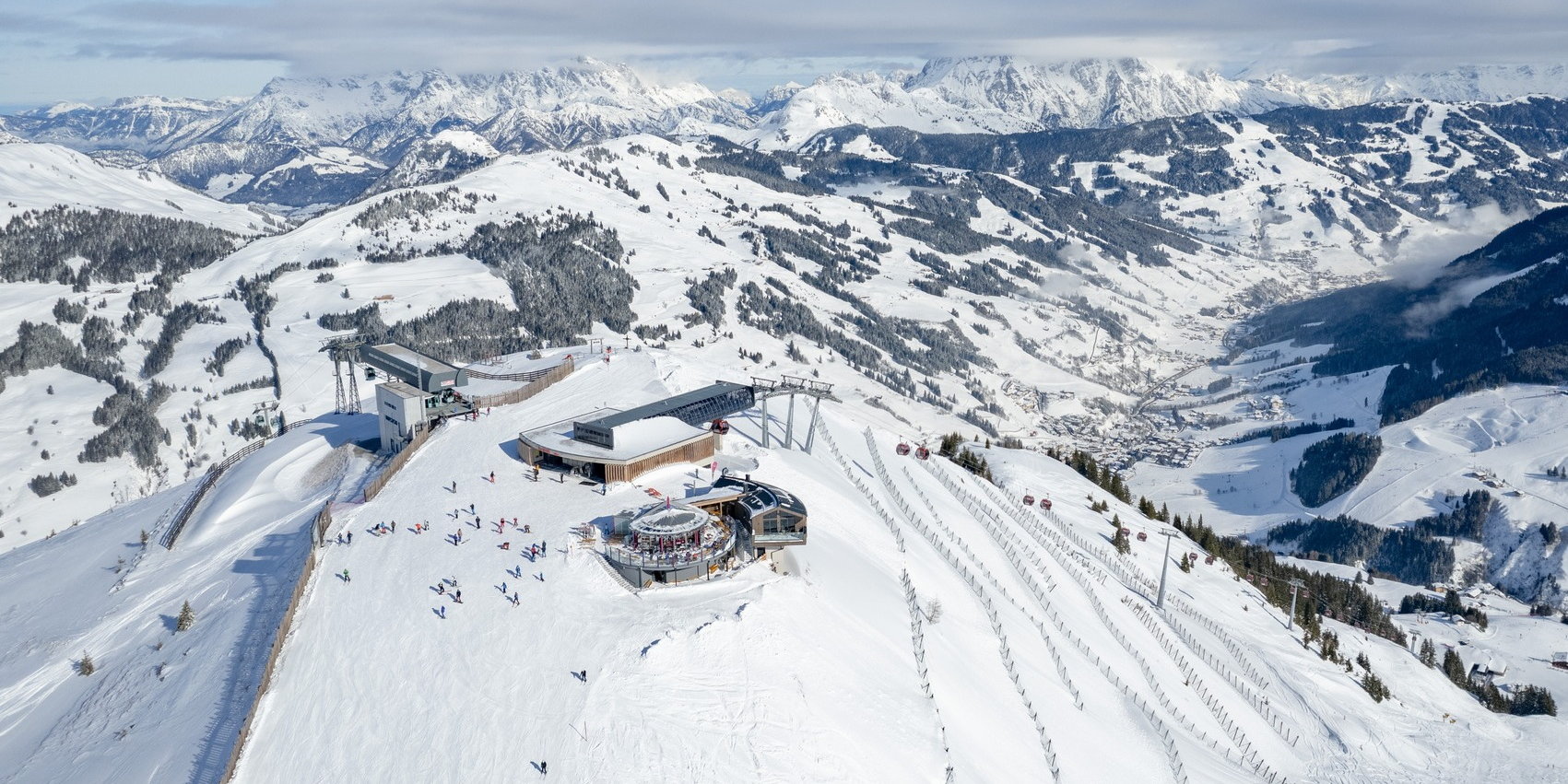 Saalbach-Hinterglemm: napsütésben miután 85 cm hullott a faluban
