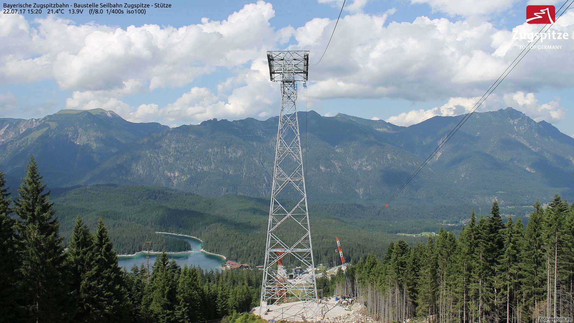 Az oszlop még külön webkamerát is kapott