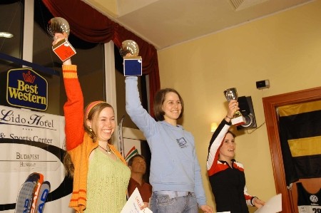 A fotón az ifi lány kategória győztesei